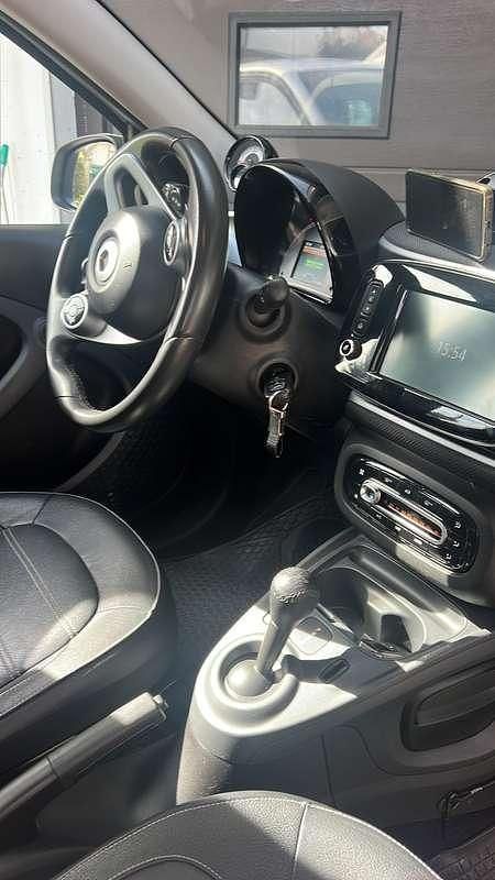 Begagnad Smart ForFour Electric Drive Passion 41 kW (56 HK) 2018 Vit Halvkombi