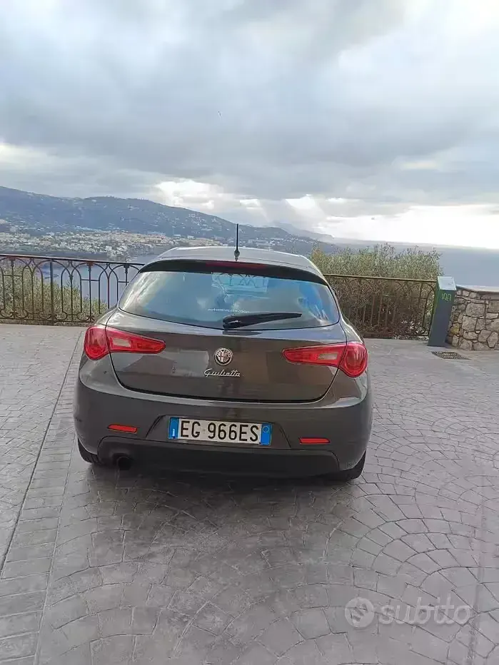 Usata Alfa Romeo Giulietta 105 CV (77 kW) 2011 Grigio Utilitaria