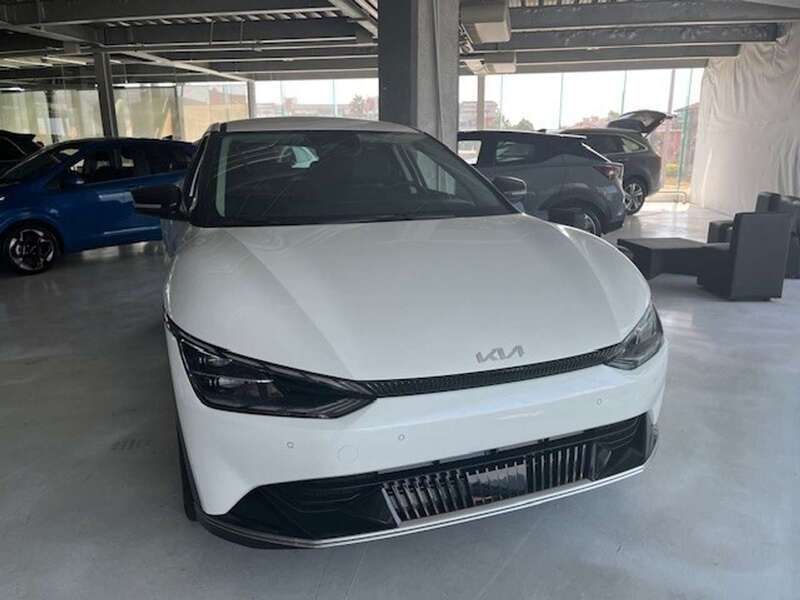 Bianco Usata 2024 Kia EV6 Air SUV | 55.000 € - Immagine 1/4