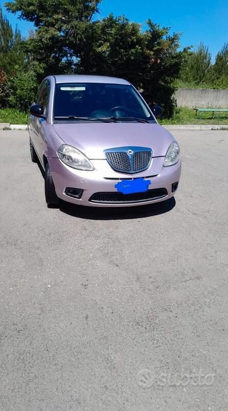 Usata 2010 Lancia Ypsilon Due volumi | 4500 € (Cara) - Immagine 1/4