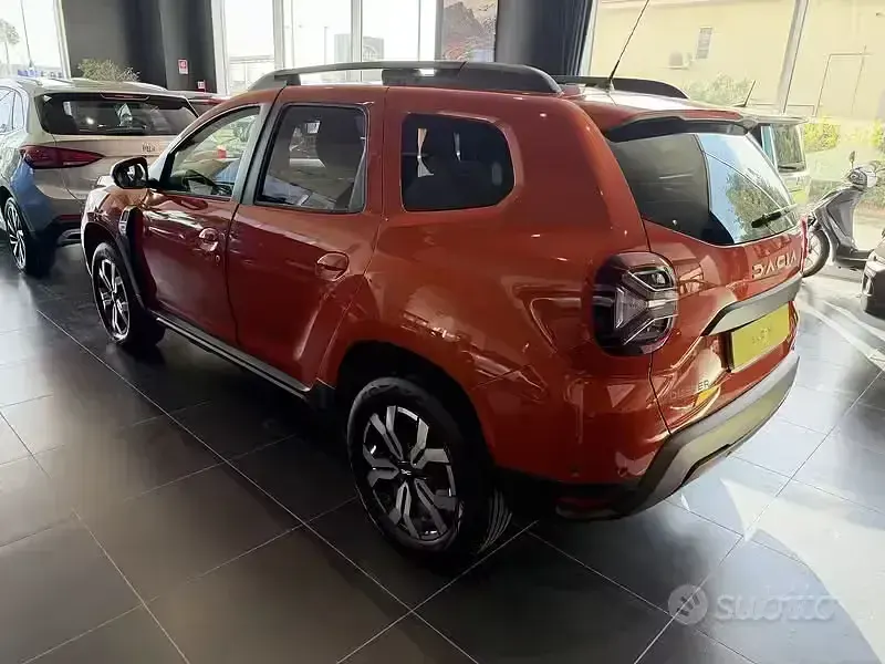 Usata Dacia Duster Journey 101 CV (74 kW) 2023 Arancione SUV