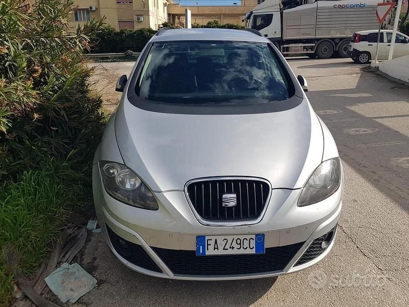 Grigio Usata 2015 Seat Altea XL Monovolume | 5800 € (Buon prezzo) - Immagine 1/4