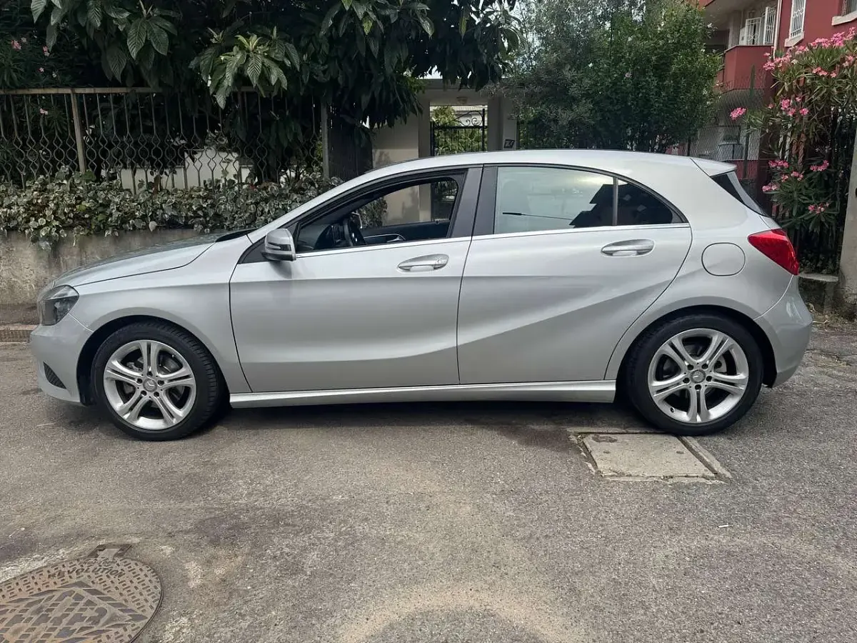 Usata Mercedes A180 Premium 122 CV (89 kW) 2013 Argento Utilitaria