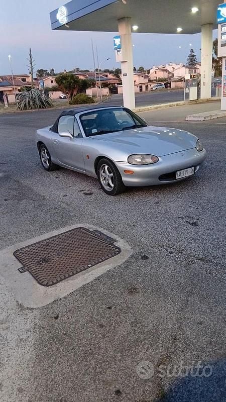 Usata Mazda MX5 110 CV (80 kW) 1998 Grigio Cabrio