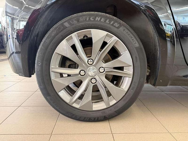 Usata Peugeot e-208 Allure 114 kW (156 CV) 2023 Nero Utilitaria