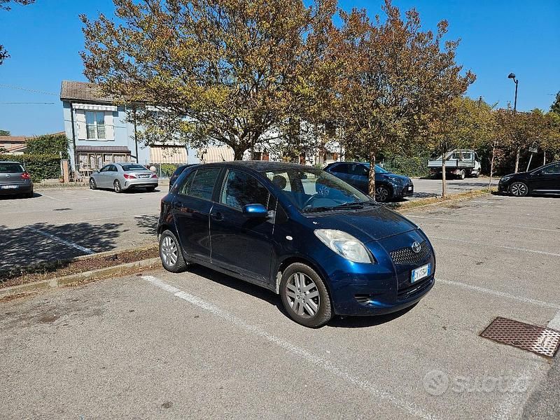 Usata Toyota Yaris Sol 69 CV (50 kW) 2006 Blu Utilitaria