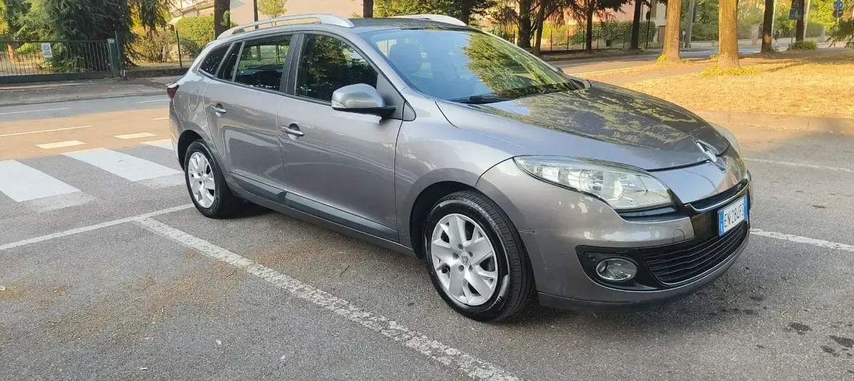 Usata Renault Mégane GrandTour Dynamique 110 CV (80 kW) 2012 Grigio Station wagon
