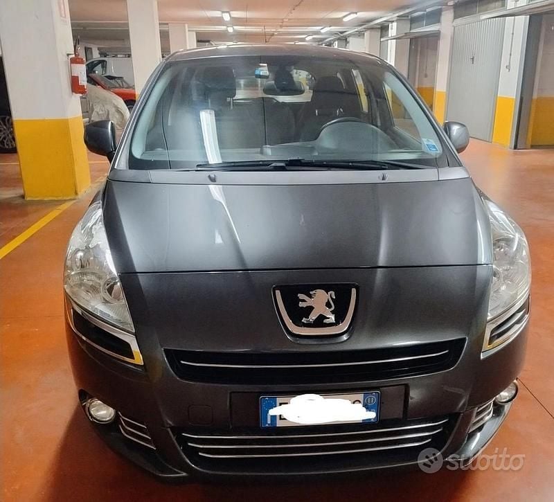 Grigio Usata 2011 Peugeot 5008 Active Monovolume | 2250 € (Ottimo prezzo) - Immagine 1/4