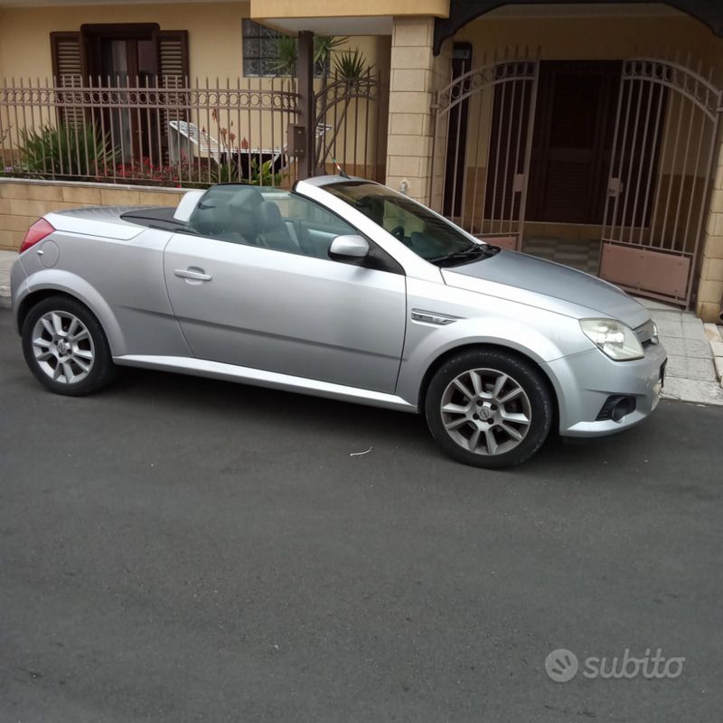 Usata Opel Tigra 69 CV (50 kW) 2006 Cabrio