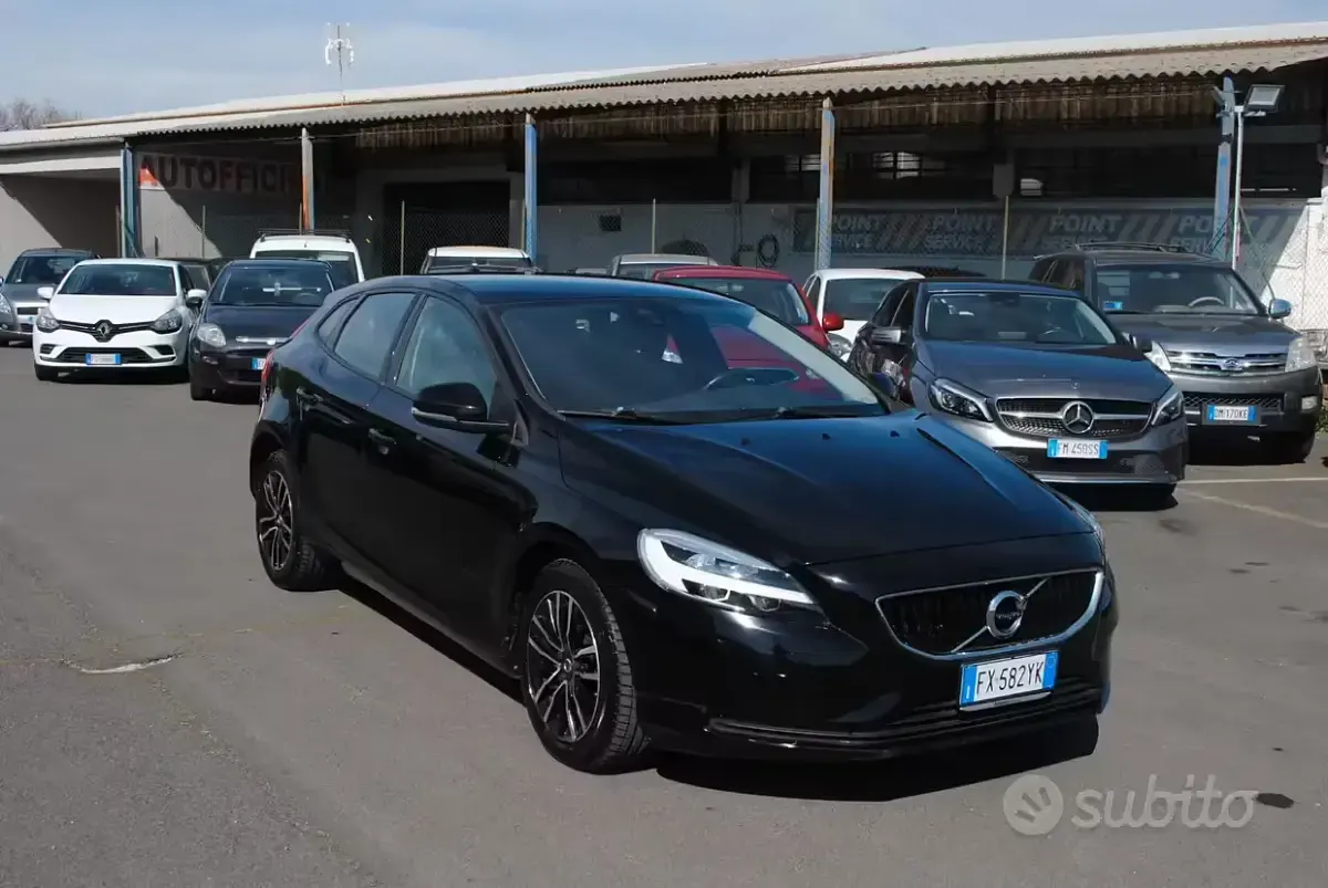Occasion Volvo V40 R-Design 120 ch (88 kW) 2019 Noir Berline