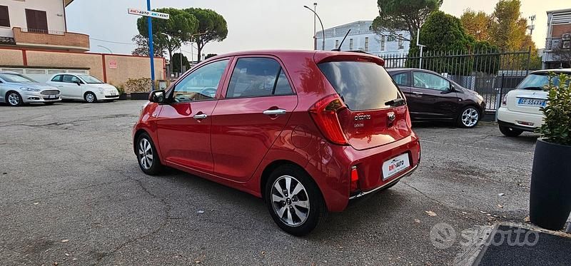 Usata Kia Picanto 70 CV (51 kW) 2016 Rosso Utilitaria