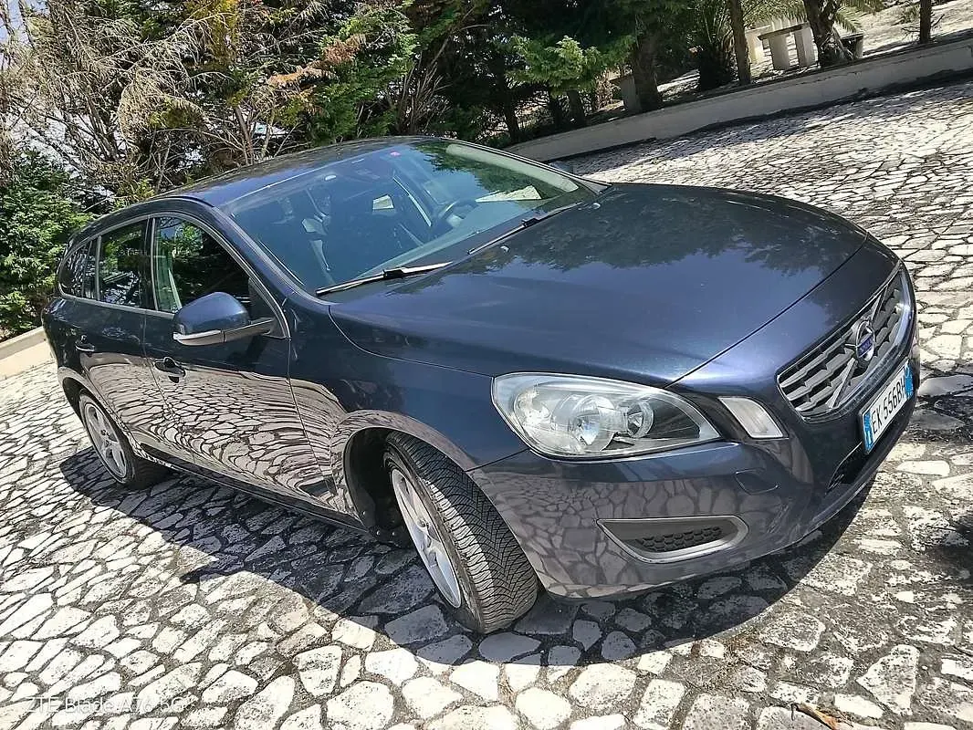 Usata Volvo V60 Kinetic 115 CV (84 kW) 2011 Station wagon