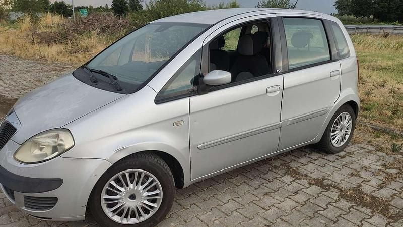 Usata Lancia Musa 95 CV (69 kW) 2007 Argento Monovolume
