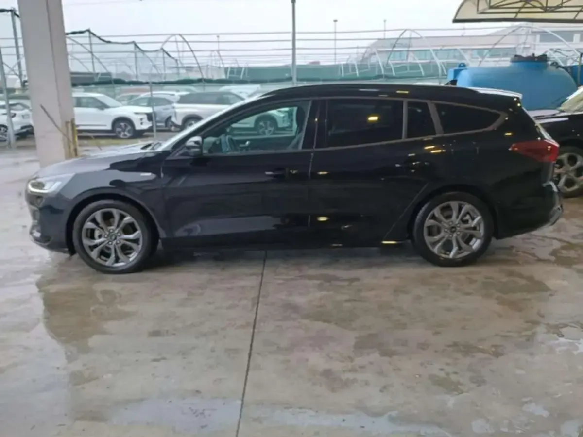 Usata Ford Focus ST-Line 155 CV (114 kW) 2025 Nero Station wagon