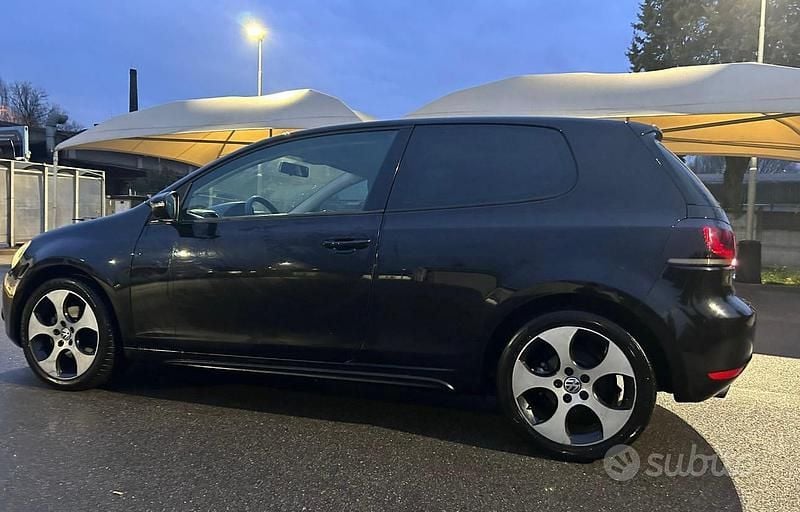 Usata VW Golf VI Comfortline 122 CV (89 kW) 2009 Nero Utilitaria