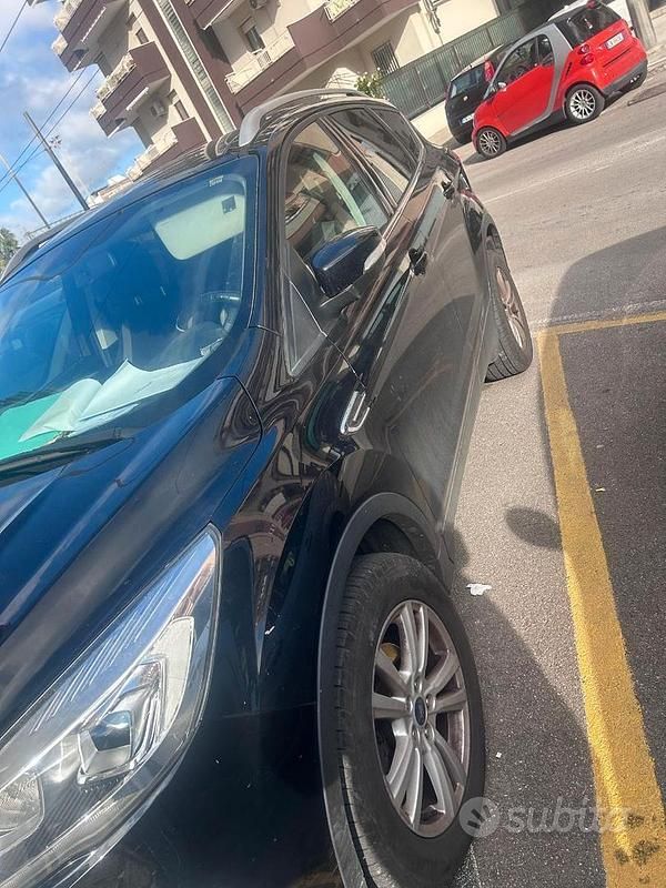 Usata Ford Kuga 120 CV (88 kW) 2019 Nero SUV