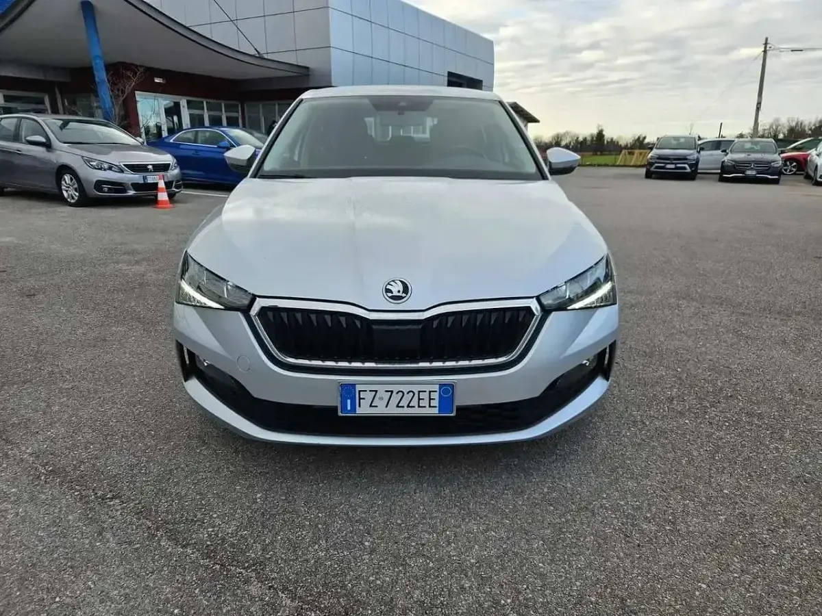 Begagnad Skoda Scala Ambition 116 HK (85 kW) 2020 Silver Halvkombi