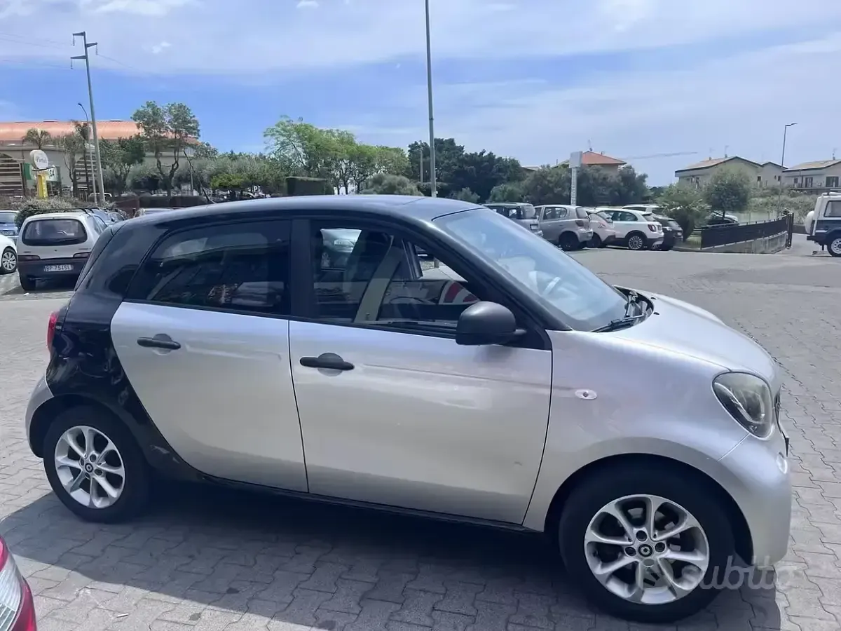 Usata Smart ForFour 71 CV (52 kW) 2015 Grigio Utilitaria
