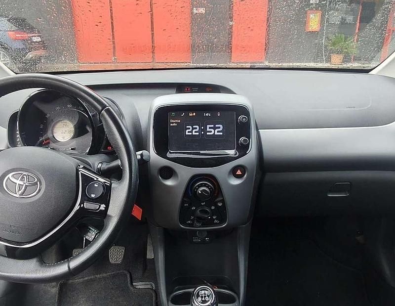 Usata Toyota Aygo X-clusiv 72 CV (52 kW) 2020 Bianco Utilitaria