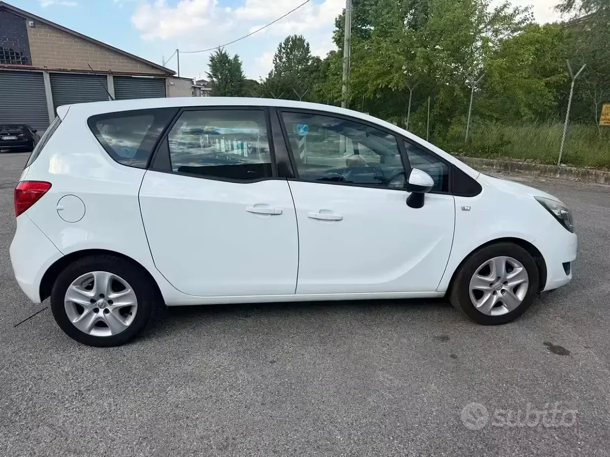 Usata Opel Meriva 120 CV (88 kW) 2016 Bianco Monovolume