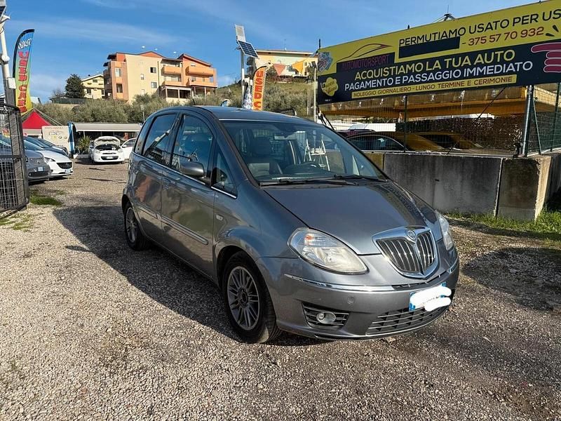 Usata Lancia Musa Gold 95 CV (69 kW) 2010 Grigio Monovolume