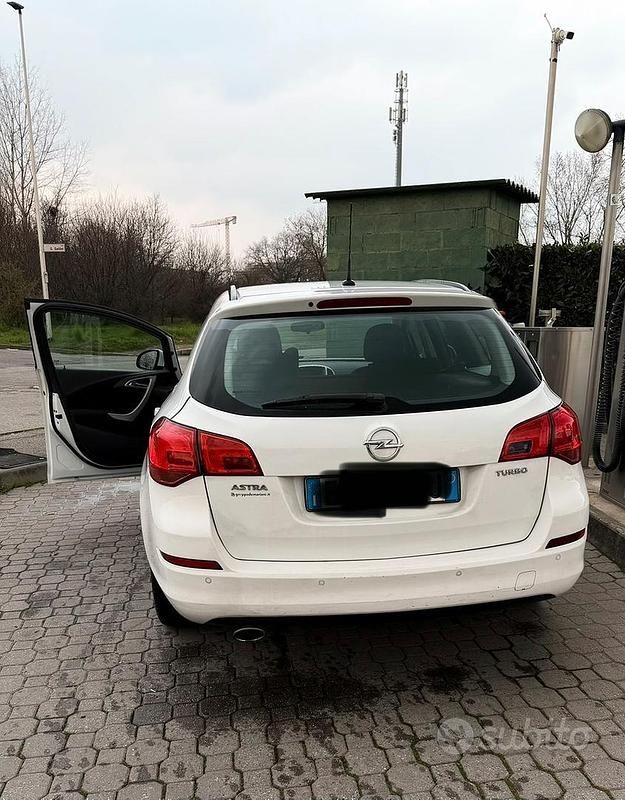 Usata Opel Astra 2011 Bianco Station wagon