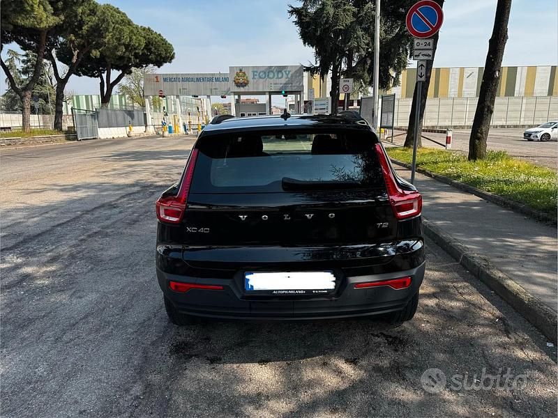 Usata Volvo XC40 Momentum 129 CV (94 kW) 2020 Nero SUV