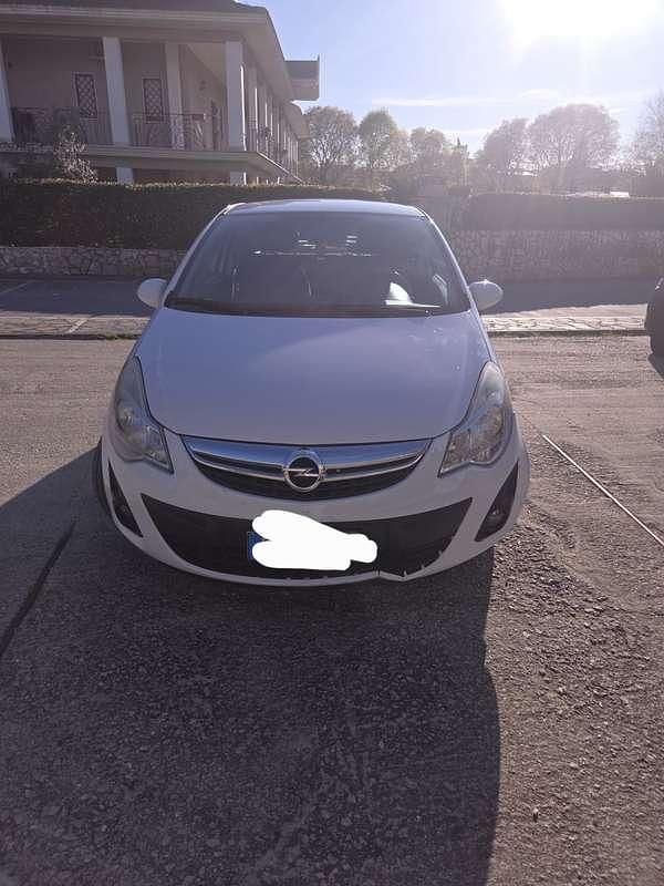Usata Opel Corsa Edition 65 CV (47 kW) 2013 Bianco Utilitaria