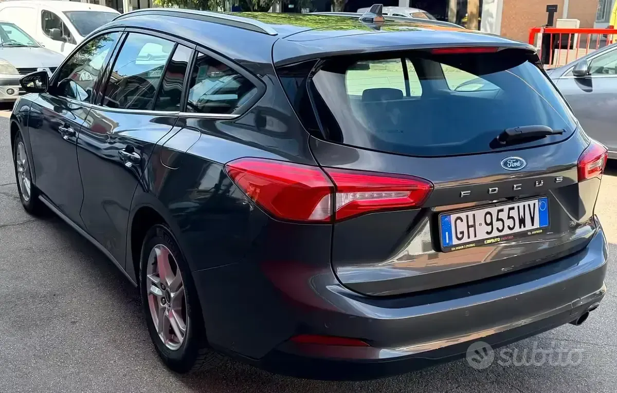 Usata Ford Focus 120 CV (88 kW) 2022 Grigio Station wagon