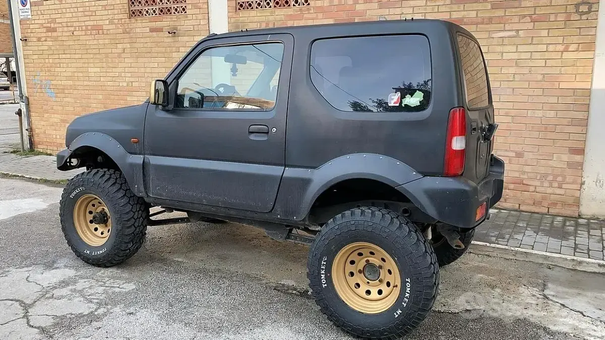 Usata Suzuki Jimny 82 CV (60 kW) 2002 Nero SUV
