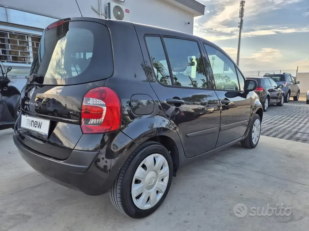 Usata Renault Modus 75 CV (55 kW) 2012 Nero Monovolume