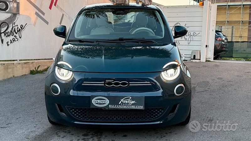 Usata Fiat 500e La Prima 86 kW (118 CV) 2023 Blu Berlina