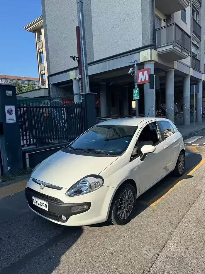 Usata Fiat Punto Evo Dynamic 77 CV (56 kW) 2011 Bianco Utilitaria
