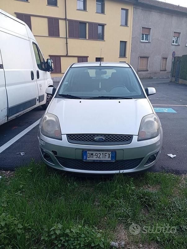 Usata Ford Fiesta 2009 Grigio Utilitaria