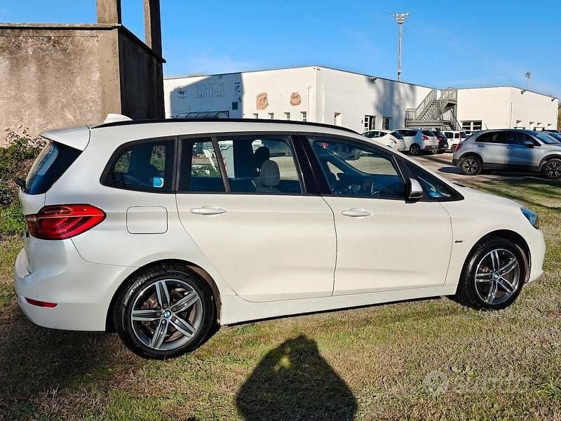 Usata BMW 218 Gran Tourer Sport Line 150 CV (110 kW) 2016 Bianco Monovolume