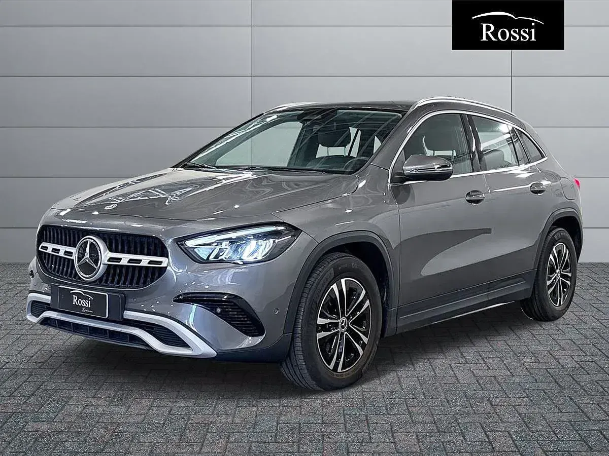 Usata Mercedes GLA180 Advanced 116 CV (85 kW) 2025 Grigio montagna SUV