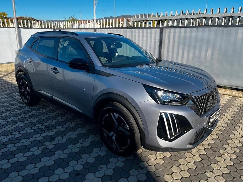 Usata Peugeot 2008 Allure 101 CV (74 kW) 2025 Argento SUV