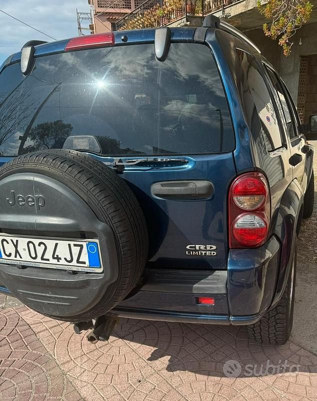 Usata Jeep Cherokee 163 CV (119 kW) 2005 Blu SUV