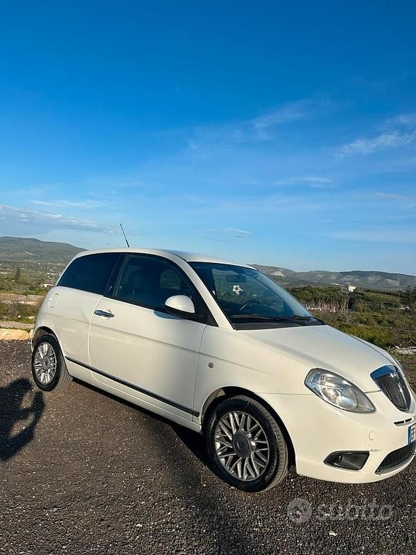 Usata Lancia Ypsilon Platinum 75 CV (55 kW) 2010 Utilitaria