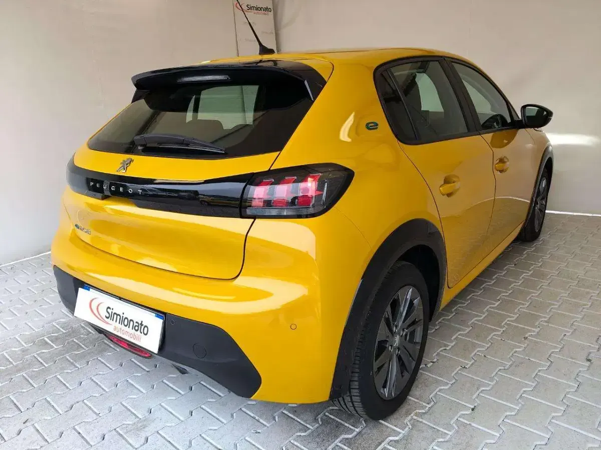 Usata Peugeot 208 Active 56 kW (77 CV) 2021 Giallo Utilitaria