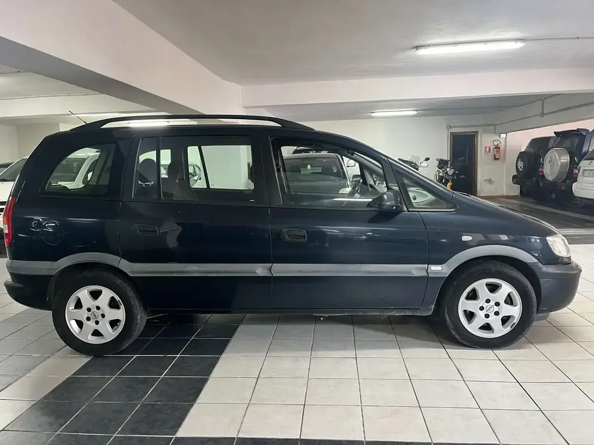 Usata Opel Zafira Elegance 125 CV (91 kW) 2003 Grigio Monovolume