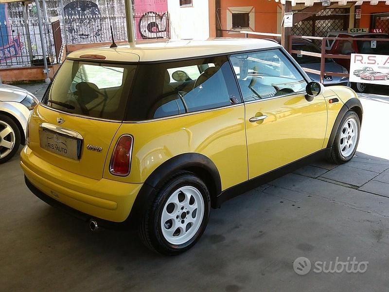 Usata Mini Cooper 116 CV (85 kW) 2002 Giallo Utilitaria