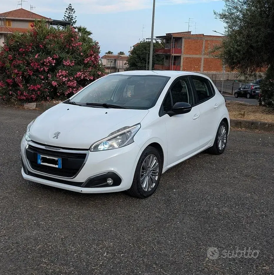 Usata Peugeot 208 75 CV (55 kW) 2017 Bianco Utilitaria