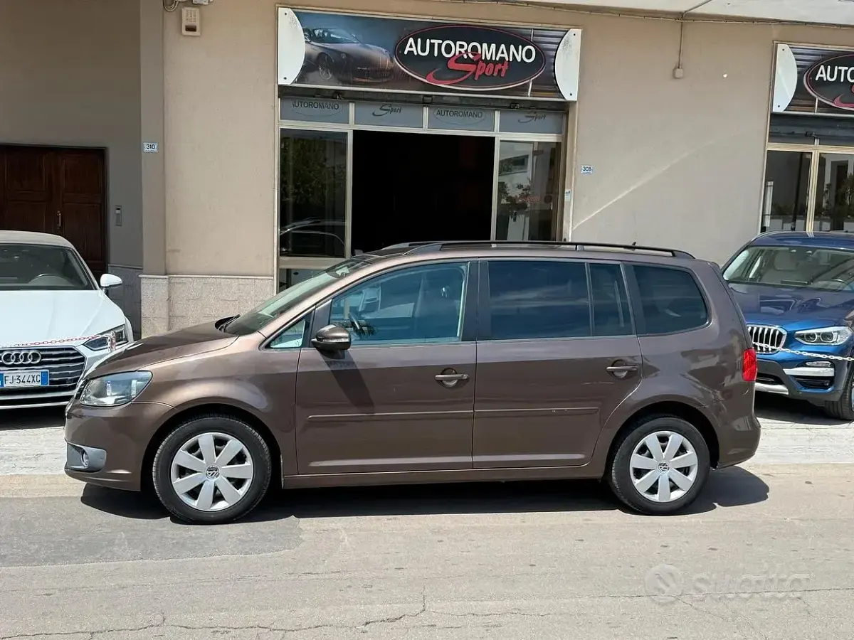 Usata VW Touran Comfortline 105 CV (77 kW) 2014 Marrone Monovolume