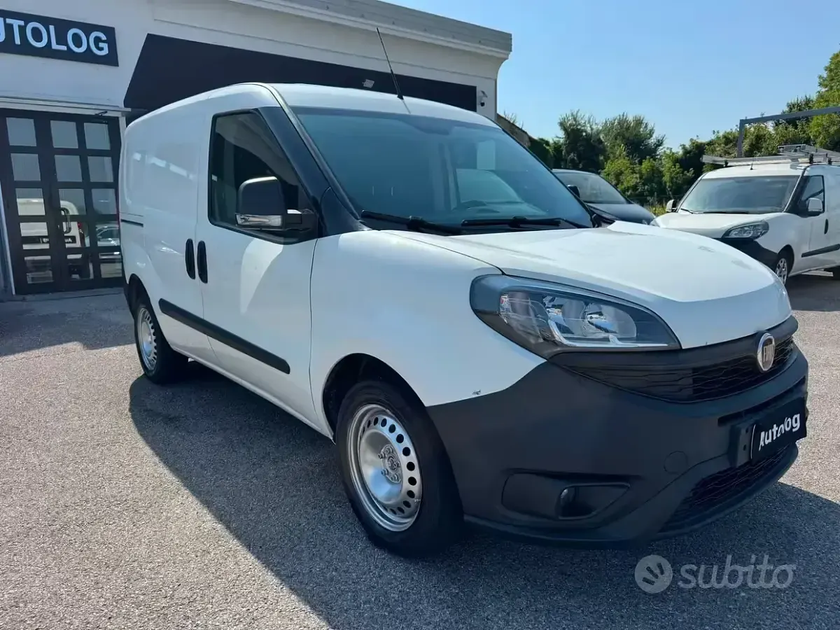Usata Fiat Doblò Lounge 120 CV (88 kW) 2019 Bianco Monovolume