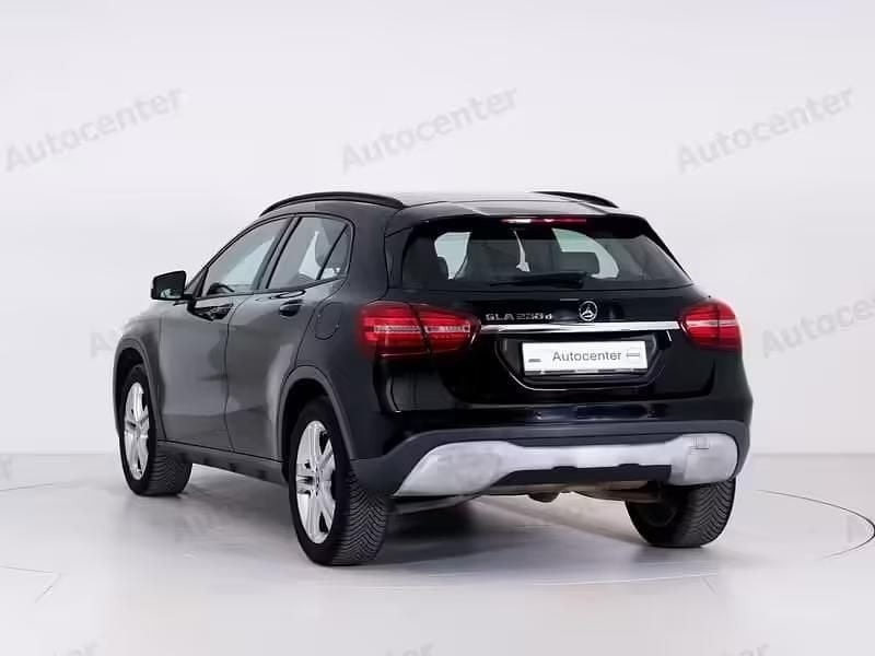 Usata Mercedes GLA200 Premium 136 CV (100 kW) 2019 Nero SUV