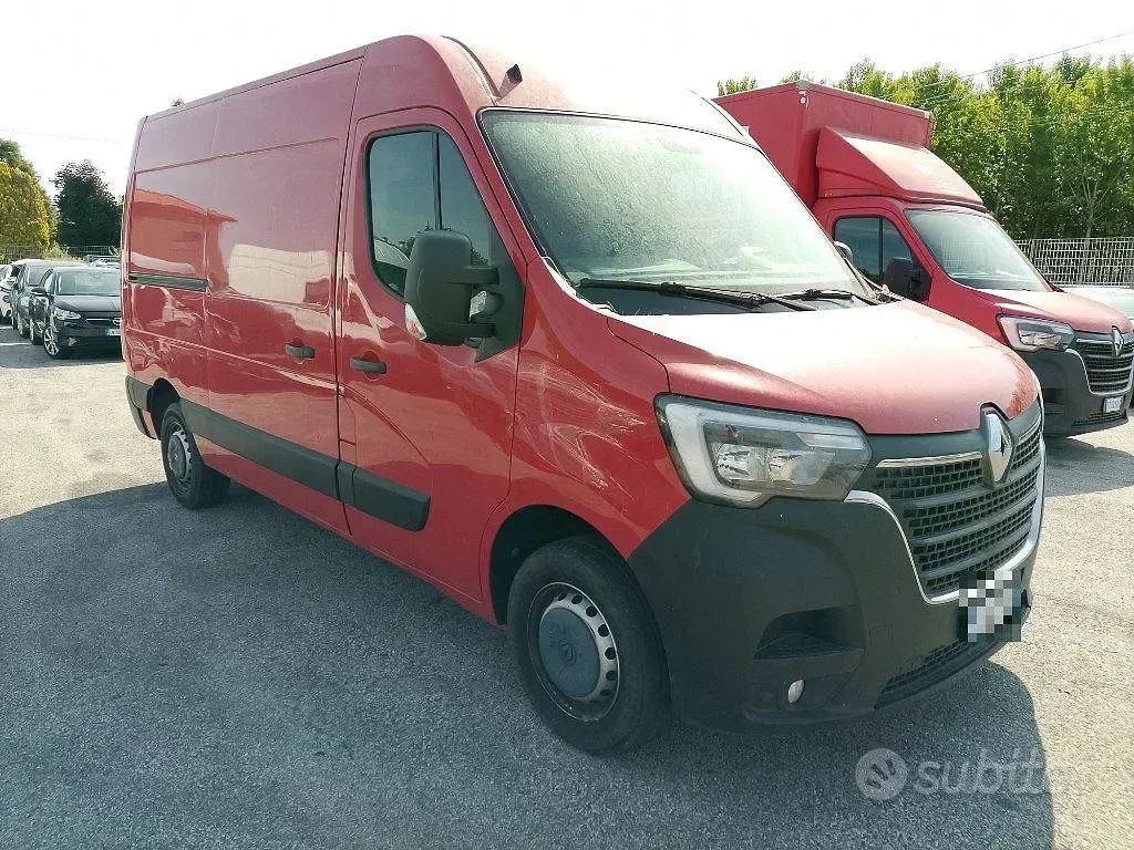 Usata Renault Master 135 CV (99 kW) 2022 Rosso Monovolume