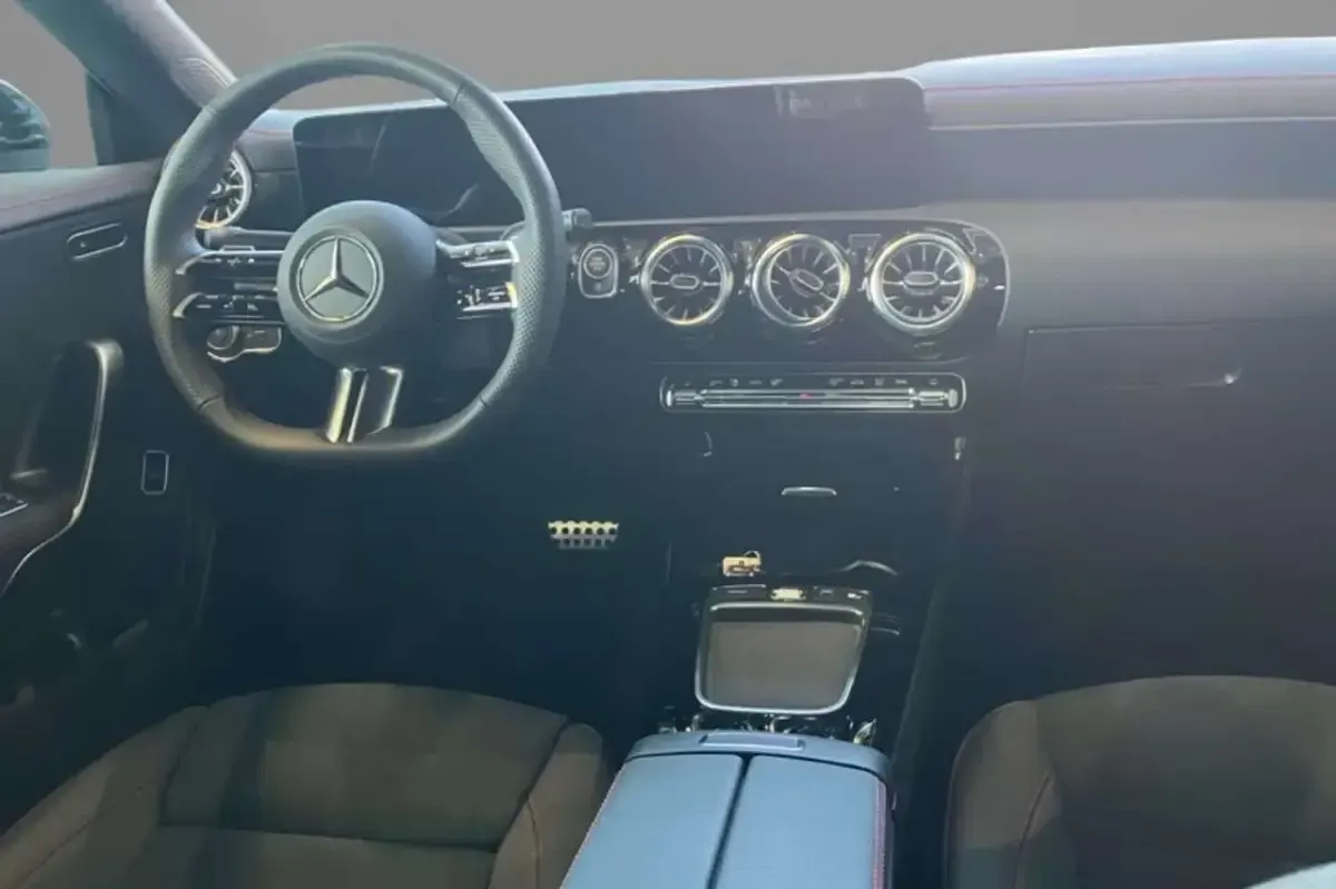 Usata Mercedes CLA180 AMG Line Premium 116 CV (85 kW) 2024 Nero Berlina
