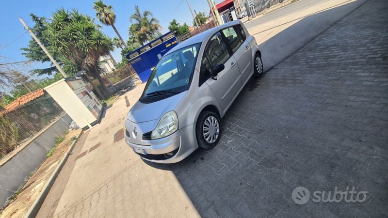 Argento Usata 2008 Renault Modus Dynamique Monovolume | 2499 € (Buon prezzo) - Immagine 1/4