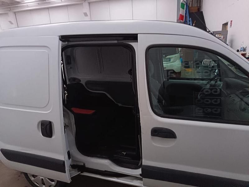 Usata Renault Kangoo 84 CV (61 kW) 2006 Bianco Monovolume
